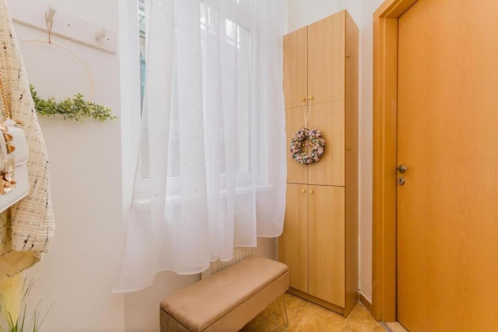 Trendy 2 Room Flat, Next To Corvin Mall Free Huge Garage! Ac,Dishwasher,Washmachine, Smart Tv Boedapest Buitenkant foto