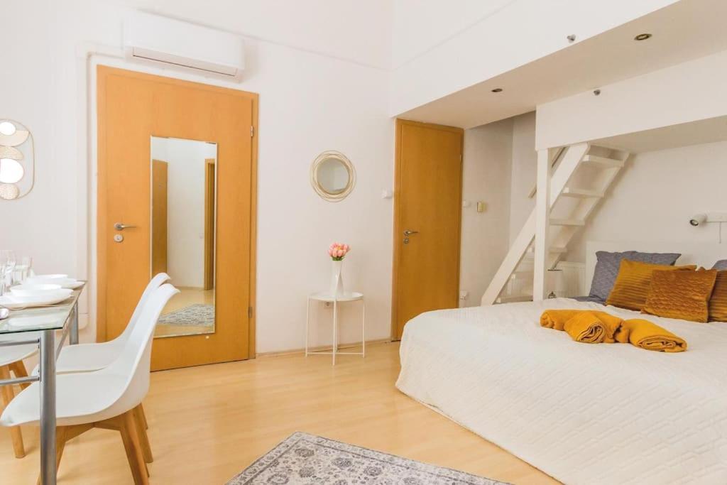 Trendy 2 Room Flat, Next To Corvin Mall Free Huge Garage! Ac,Dishwasher,Washmachine, Smart Tv Boedapest Buitenkant foto