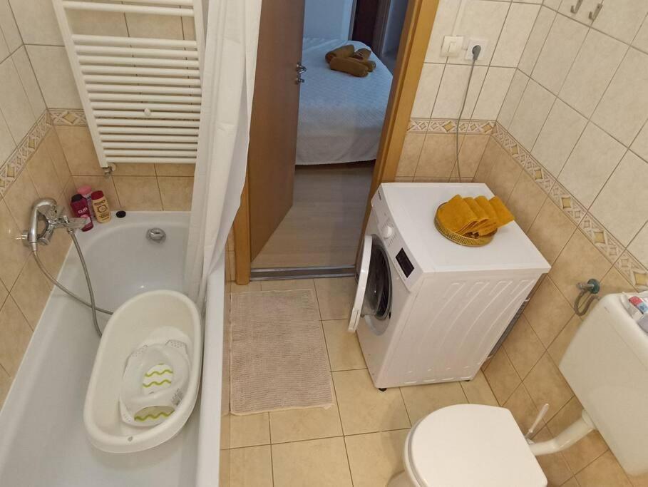 Trendy 2 Room Flat, Next To Corvin Mall Free Huge Garage! Ac,Dishwasher,Washmachine, Smart Tv Boedapest Buitenkant foto