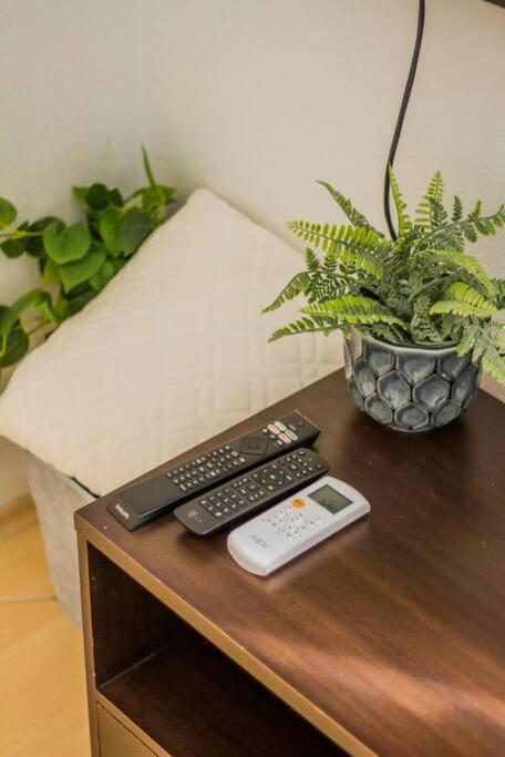 Trendy 2 Room Flat, Next To Corvin Mall Free Huge Garage! Ac,Dishwasher,Washmachine, Smart Tv Boedapest Buitenkant foto