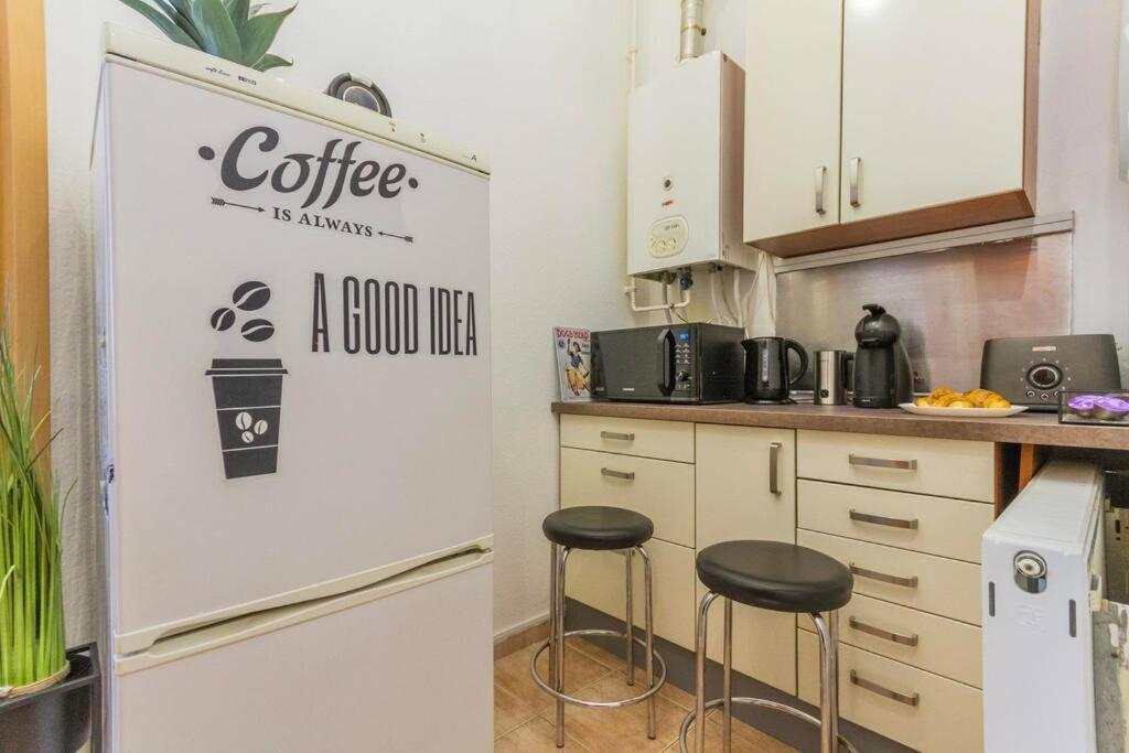 Trendy 2 Room Flat, Next To Corvin Mall Free Huge Garage! Ac,Dishwasher,Washmachine, Smart Tv Boedapest Buitenkant foto
