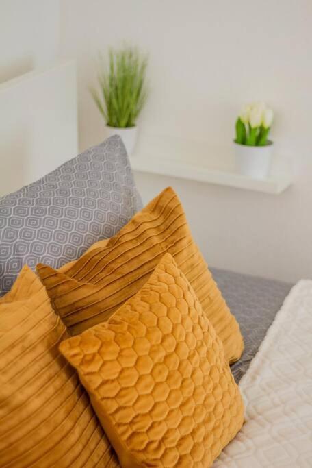 Trendy 2 Room Flat, Next To Corvin Mall Free Huge Garage! Ac,Dishwasher,Washmachine, Smart Tv Boedapest Buitenkant foto