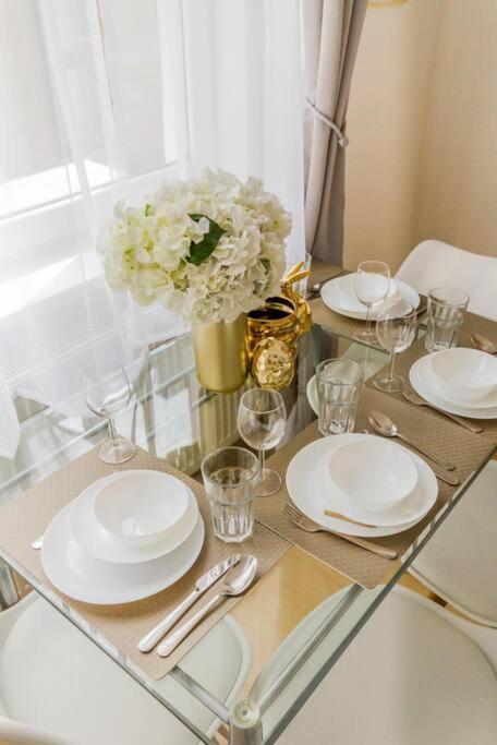 Trendy 2 Room Flat, Next To Corvin Mall Free Huge Garage! Ac,Dishwasher,Washmachine, Smart Tv Boedapest Buitenkant foto