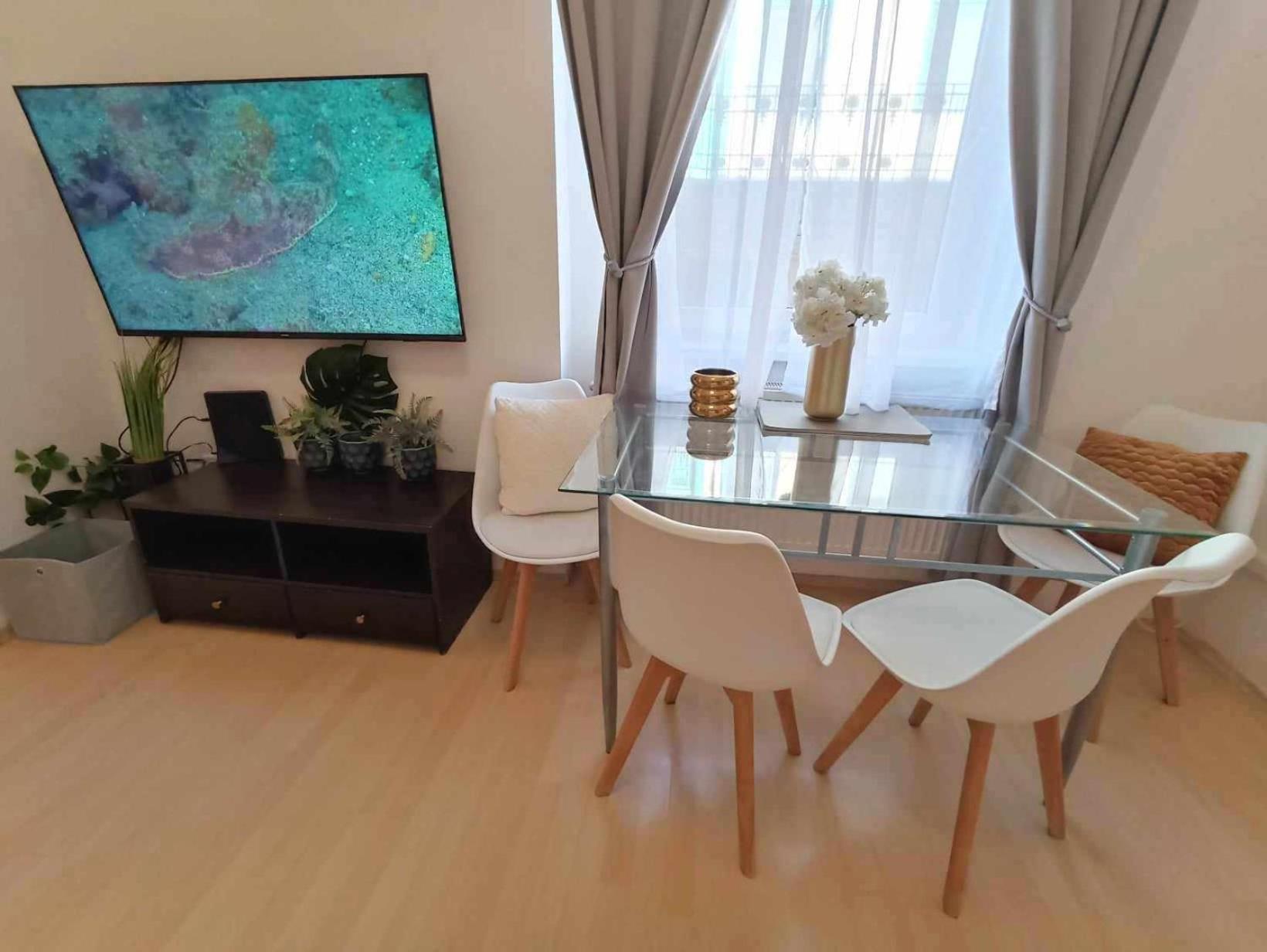 Trendy 2 Room Flat, Next To Corvin Mall Free Huge Garage! Ac,Dishwasher,Washmachine, Smart Tv Boedapest Buitenkant foto