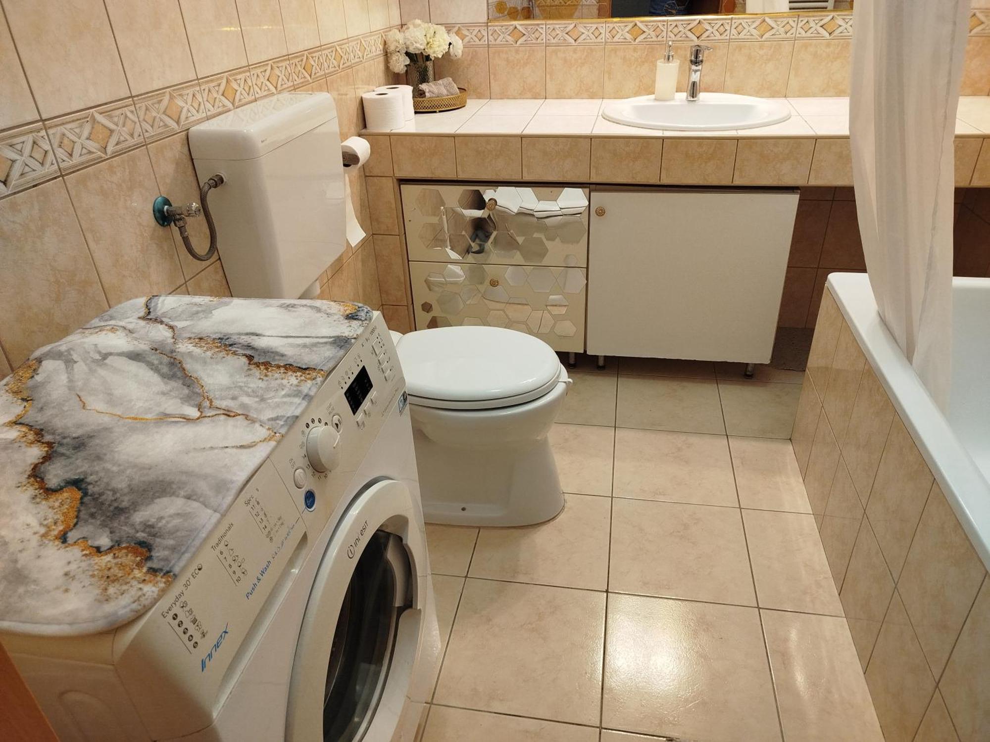 Trendy 2 Room Flat, Next To Corvin Mall Free Huge Garage! Ac,Dishwasher,Washmachine, Smart Tv Boedapest Buitenkant foto
